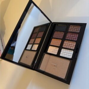 Doucce neutrals eyeshadow (8) and highlighter (1) palette